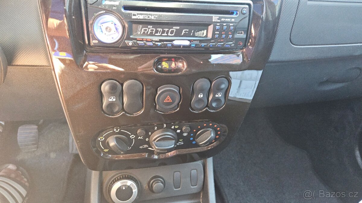DACIA DUSTER 1,6 i 4x4 - 9