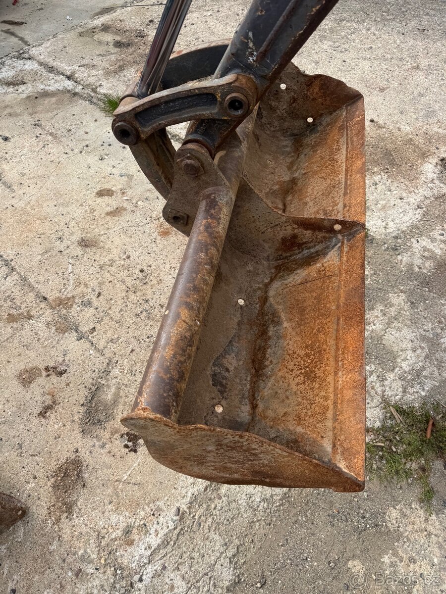 Minibagr Volvo ec27c - 9