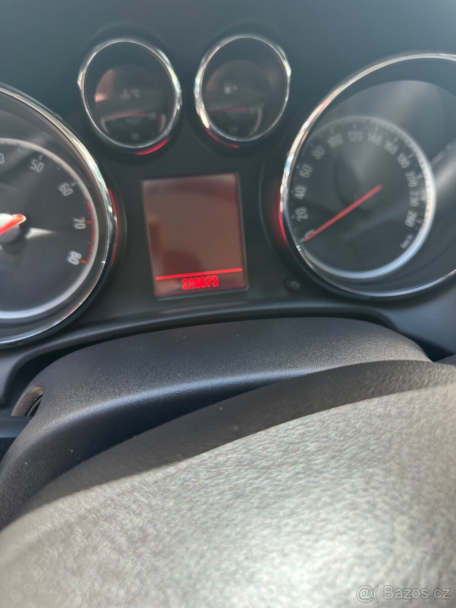Opel Astra J 1.4 74kw 2011 - 9