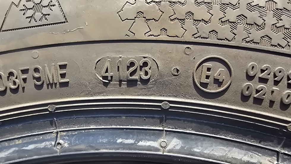 Zimní pneu 205/55/16 Continental - 9