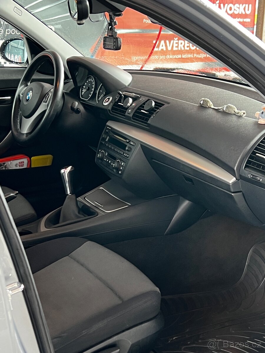 BMW E87, 118d, 90 kw, r.v. 2005, sada kol navíc - 9