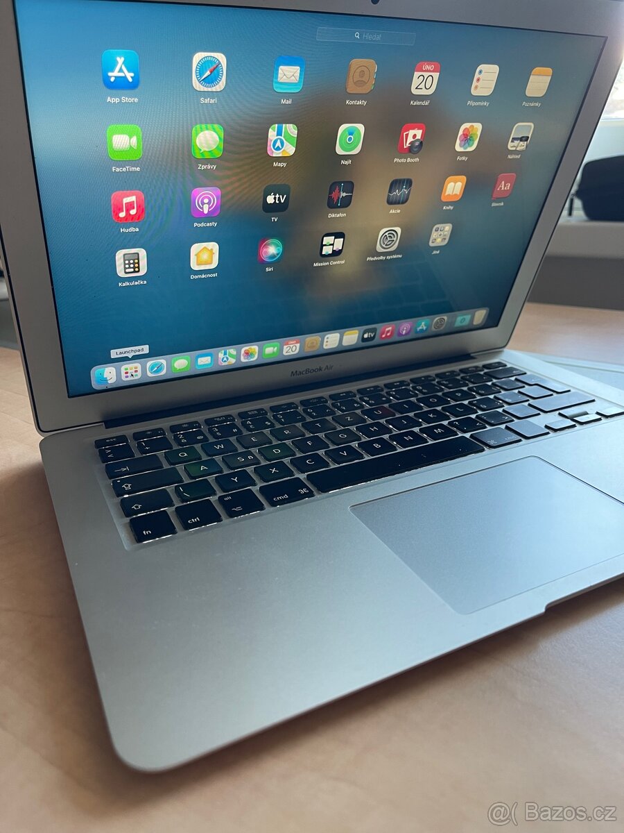 MacBook Air 13. 2015. Core i5 - 9