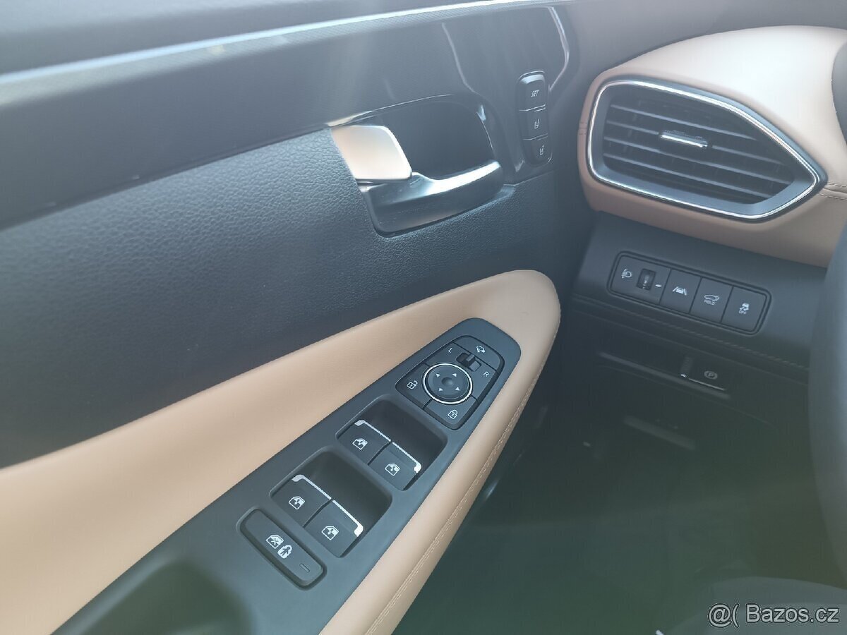 Hyundai SANTA FE 2,2 CRDI automat 4/23 PREMIUM ČR TOP 4200km - 9