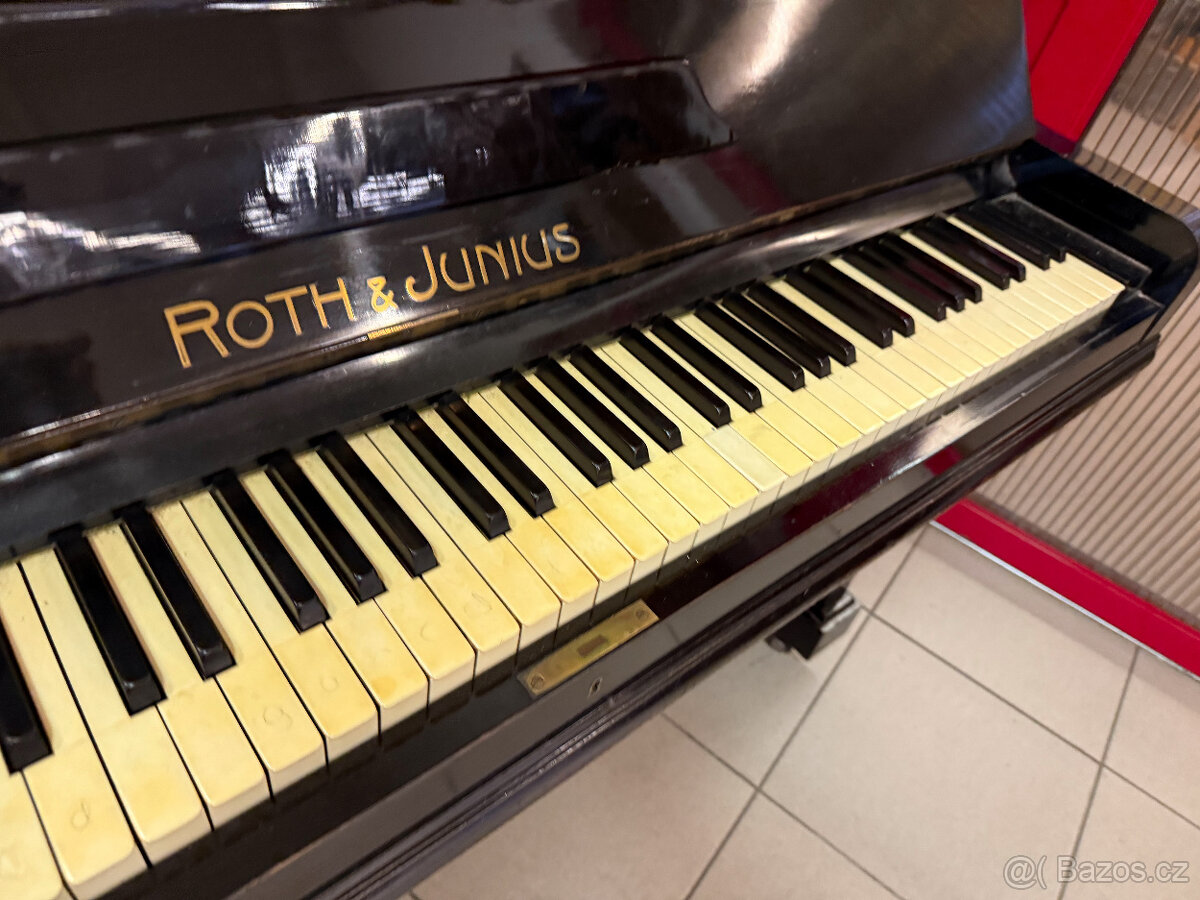 Dvakrát klavír- piano po servisu - 9