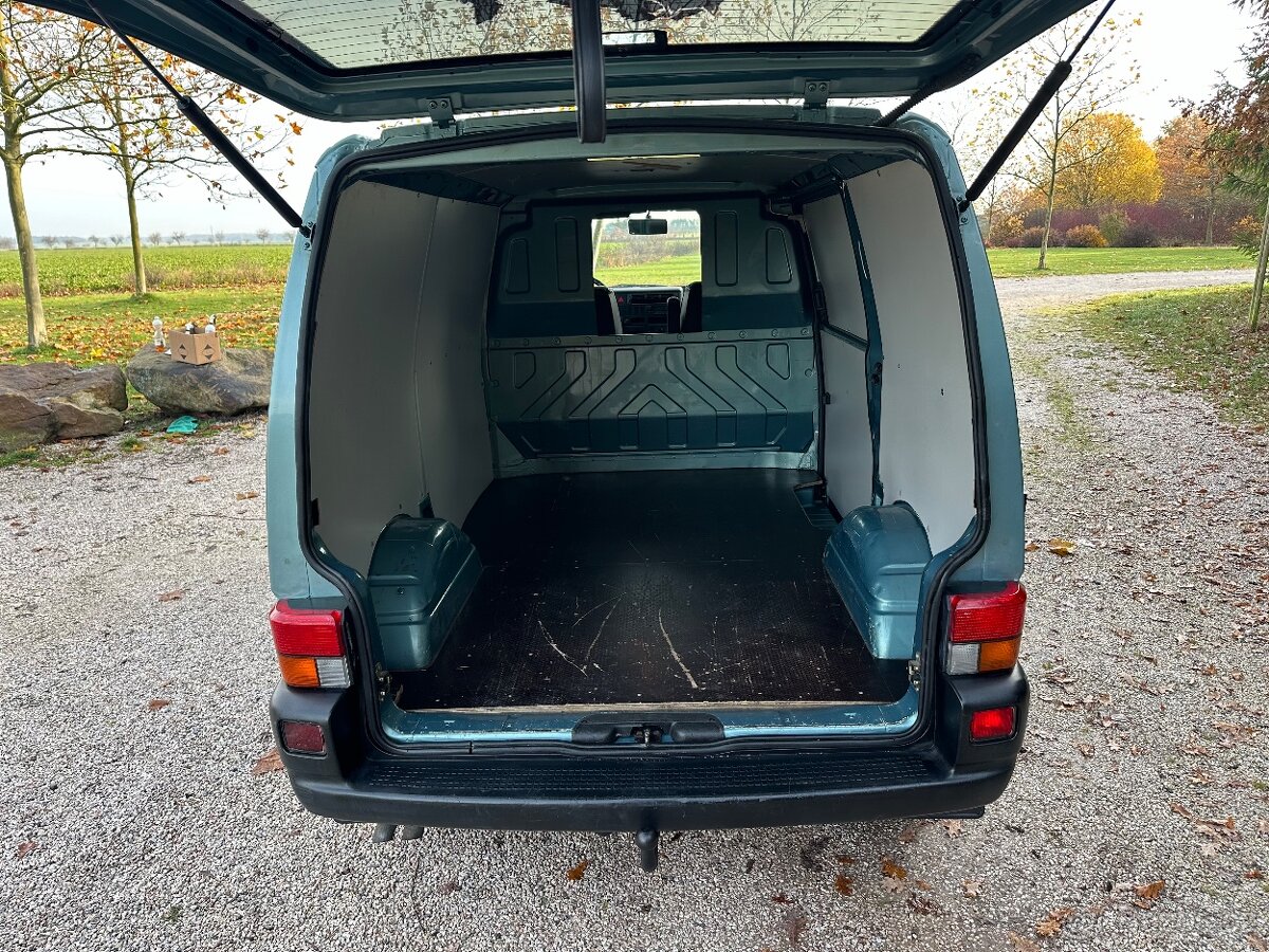 VW Transporter T4 2.5 TDi Dodávka bez Koroze - 9