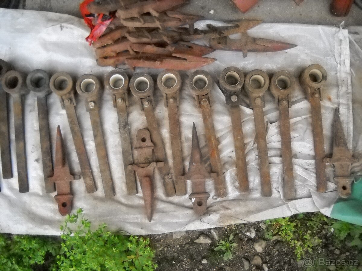 E 512-517 boční plechy žací lišty - 9