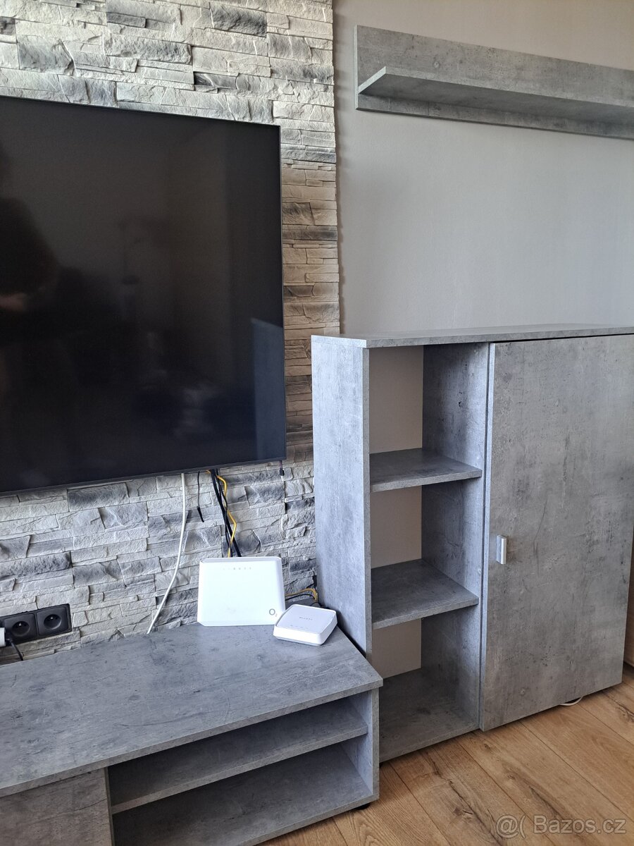 Obývací stěna a konferenční stůl - 9