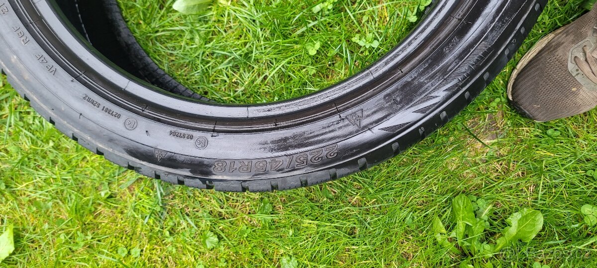 Zimní pneu 225/45/18 DOT 2119 - 9