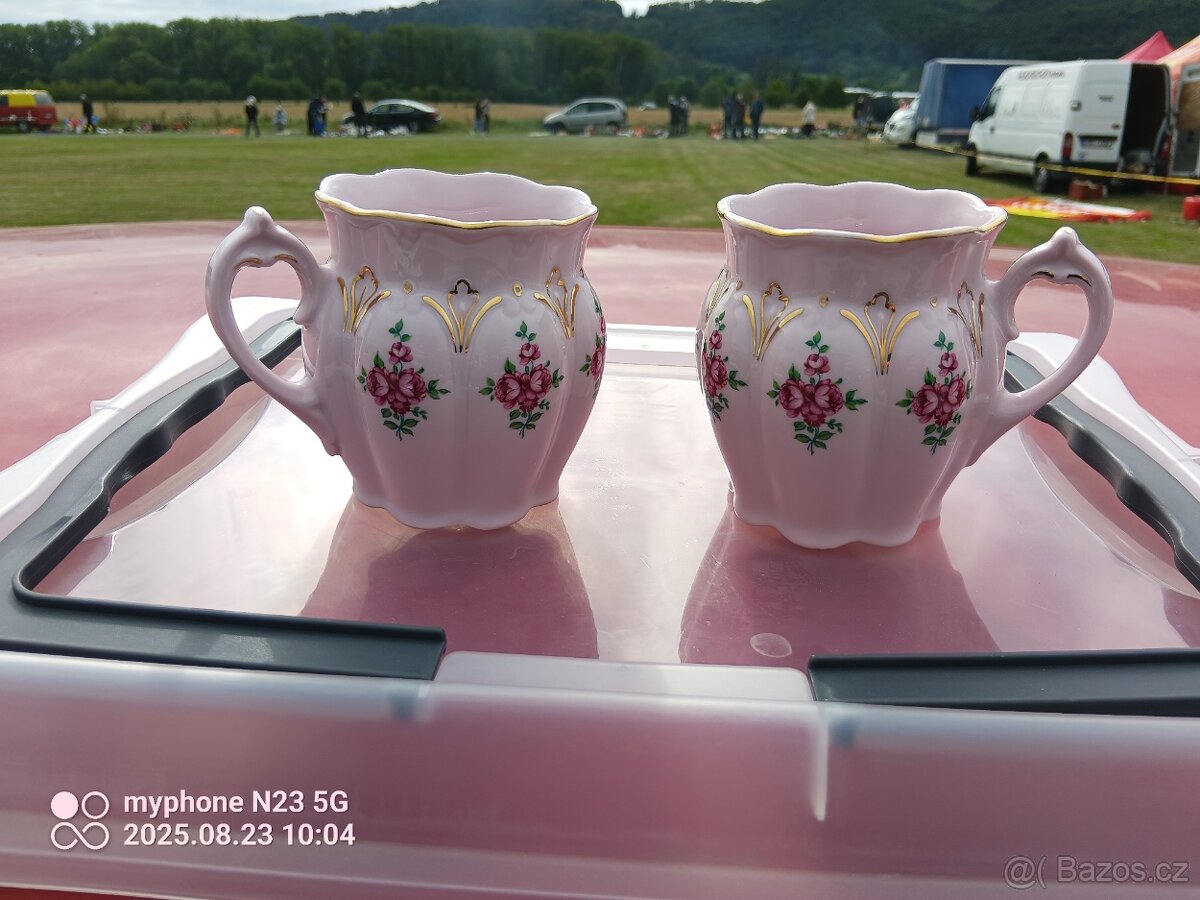 Retro růžové hrnky malovane buclaky - 9