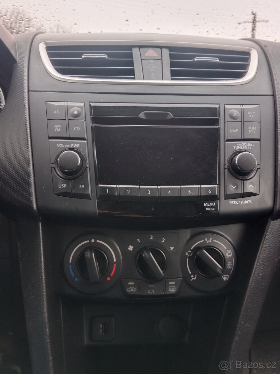 Suzuki Swift 1.2 VVTi 69 kW 4×4, 2011, benzín - 9