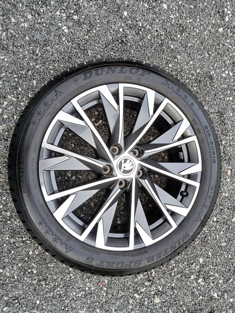 Zánovní zimní orig alu Škoda Karoq 215/50/18 vzorek 9mm - 9