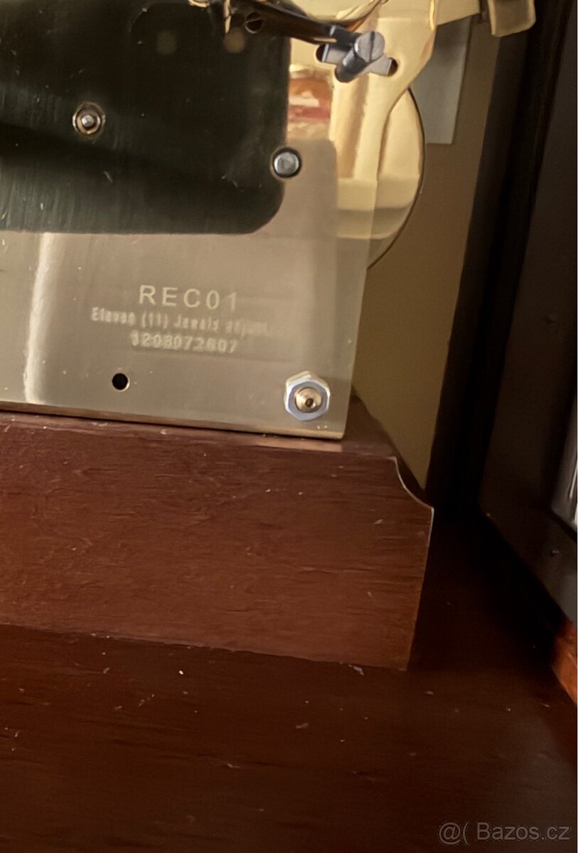 Krásný hodiny s zvonkohrou a datumem - 9