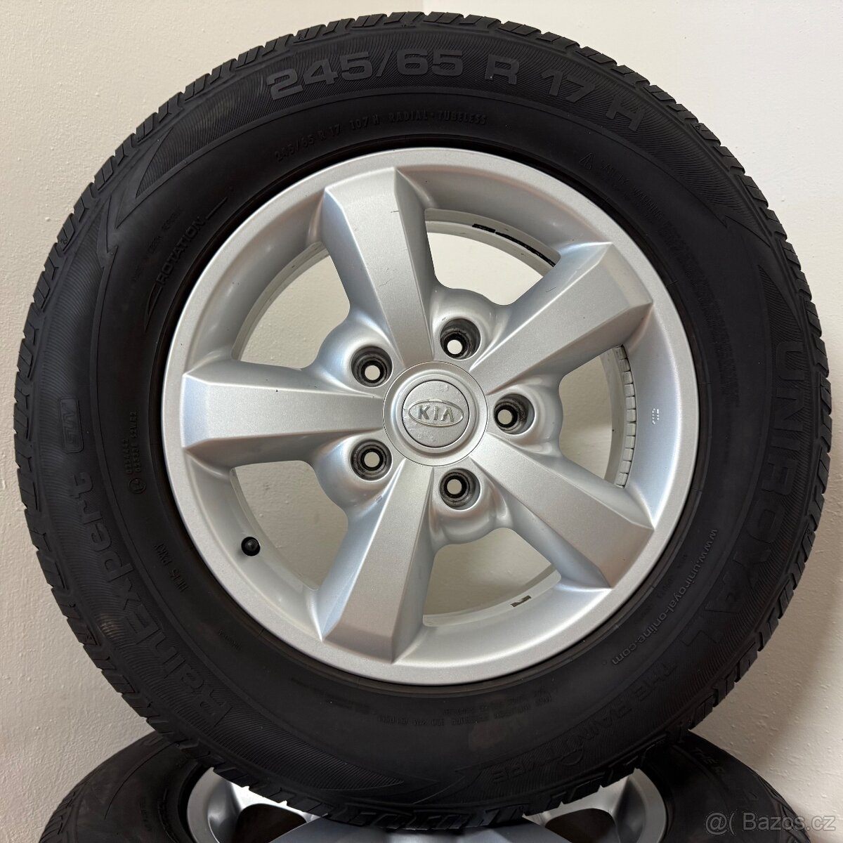 KIA SORENTO 5x139,7 R17 ET45+LETNÍ 245/65R17 5,5mm - 9