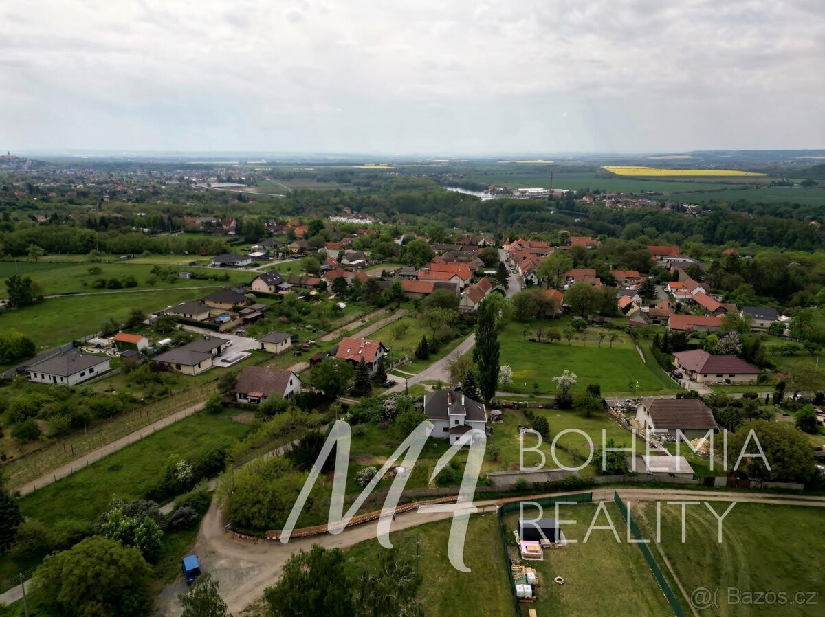 Prodej rodinného domu s velkou zahradou 2.302 m2. Mělník - V - 9