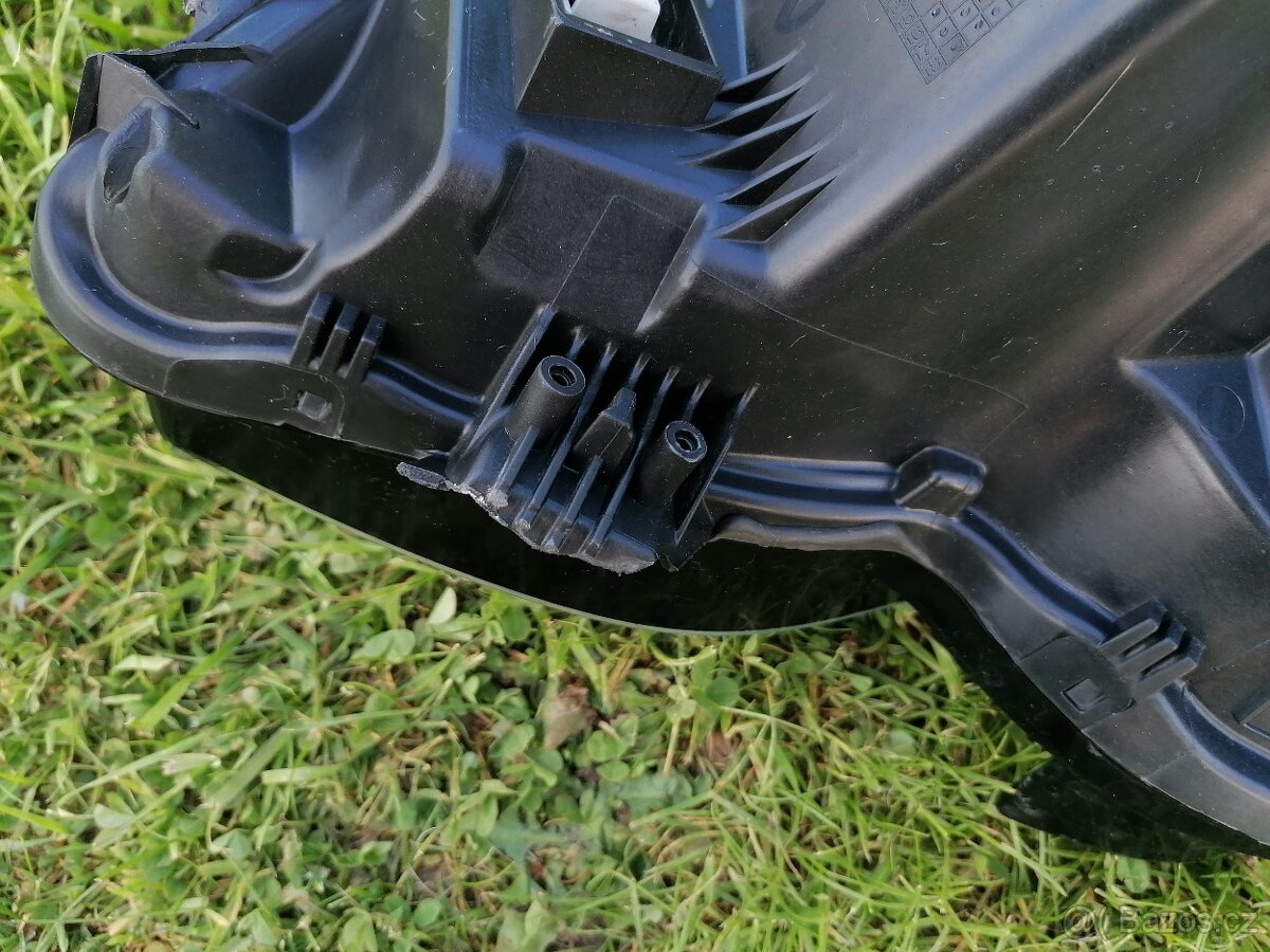 Přední pravé světlo Renault Megane MK.IV - 9