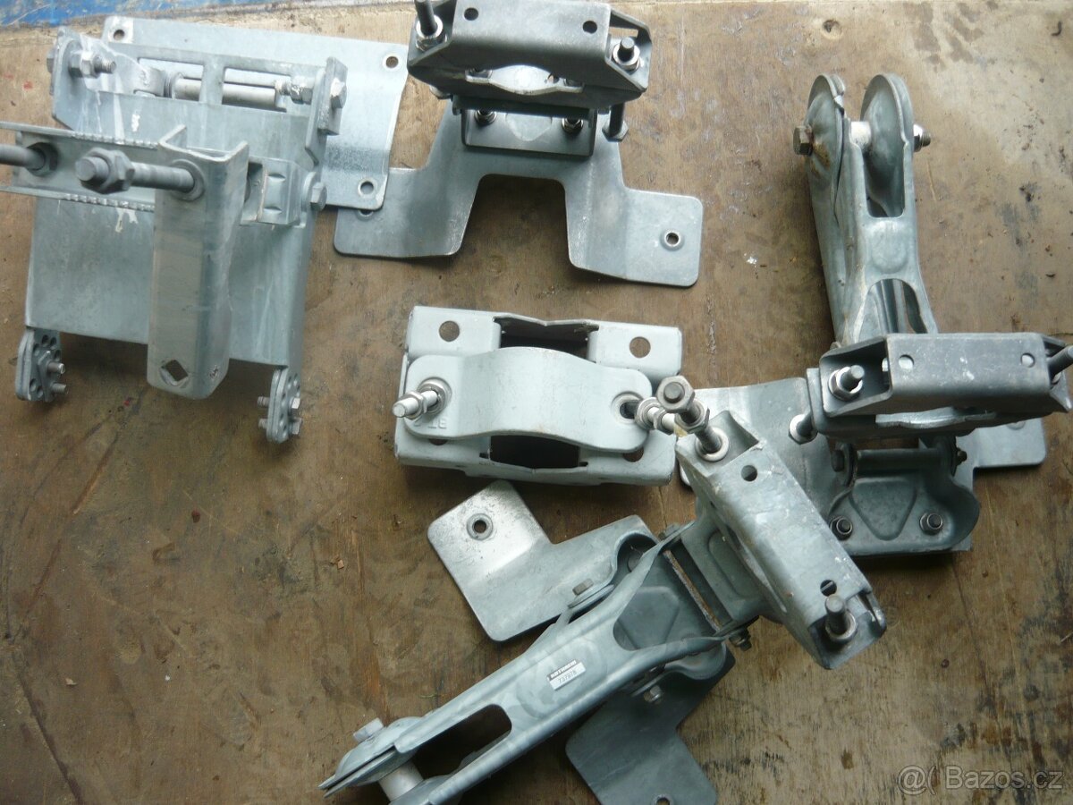 Pozinkovaný nástěnný otočný držák. 200 kč - 9