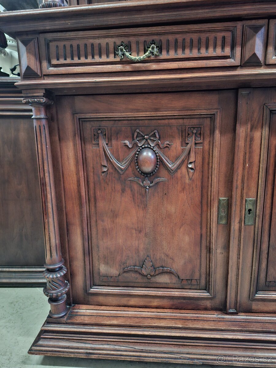 Starožitný francouzský vyřezávaný příborník - 9