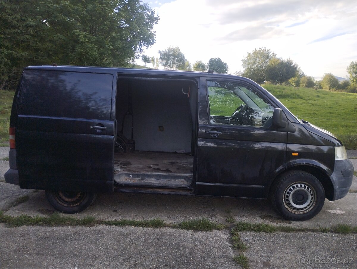 VW TRANSPORTÉR T5 2.5 TDI 96 KW R.V.2006 - 9