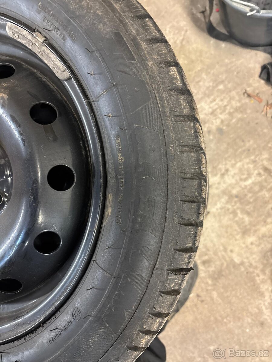 Pneu 195/60 R15 zimní - 9