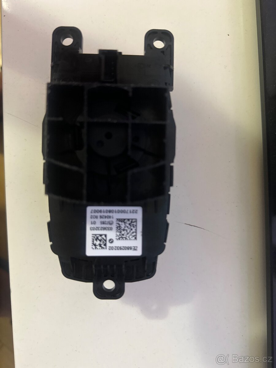 Středový displej a ovladač I-drive BMW X1 f48 - 9