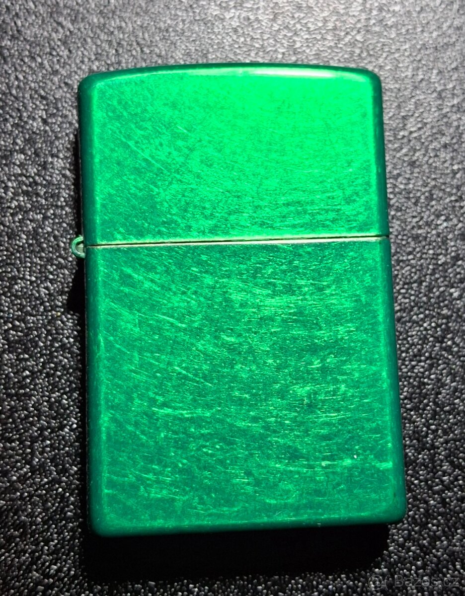 Predám ZIPPO ZAPAĽOVAČE, KOŽENÉ PÚZDRA A PRÍVESOK-KANISTER N - 9