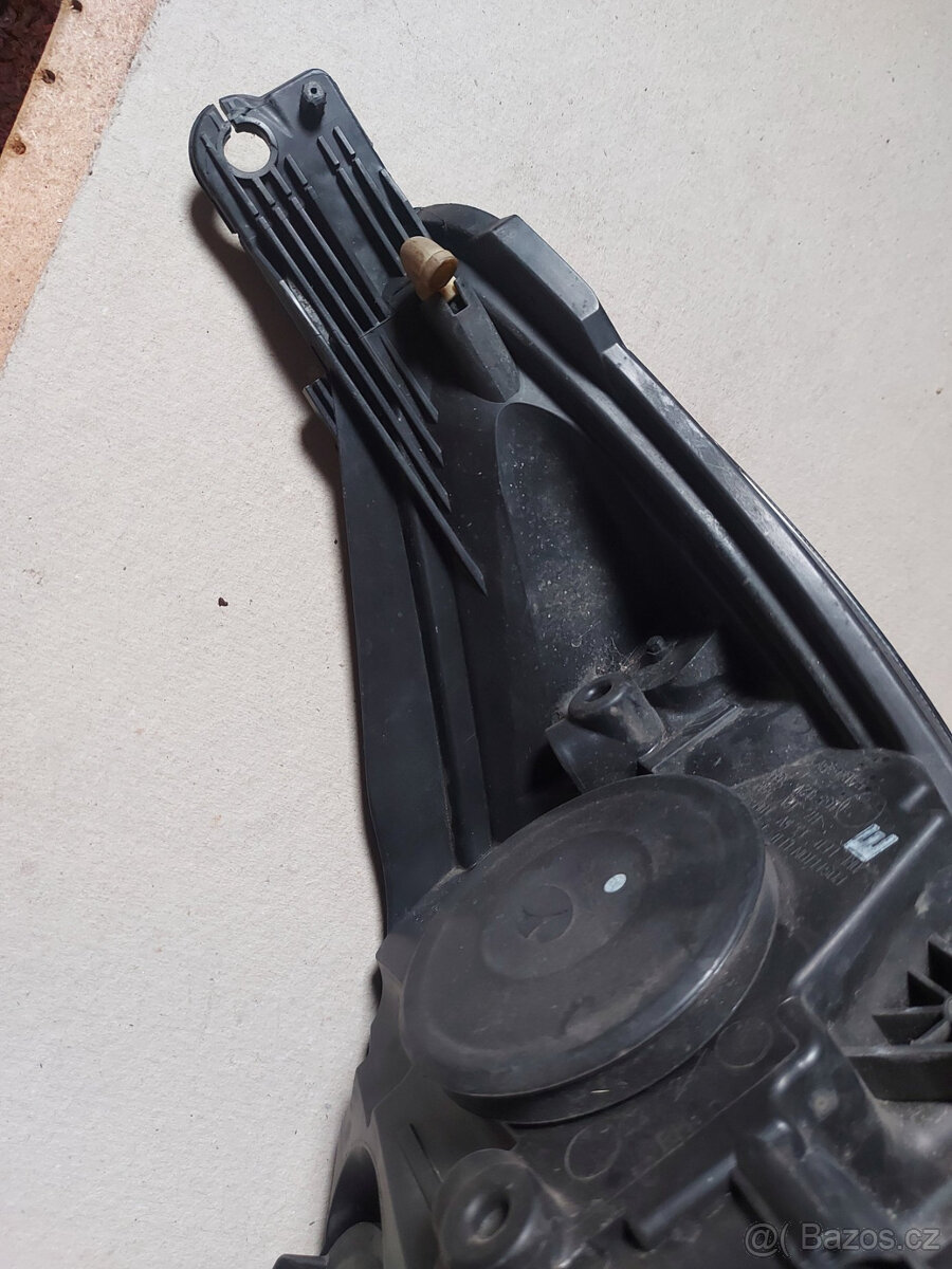 levé a pravé přední světlo - Focus mk3 - 9