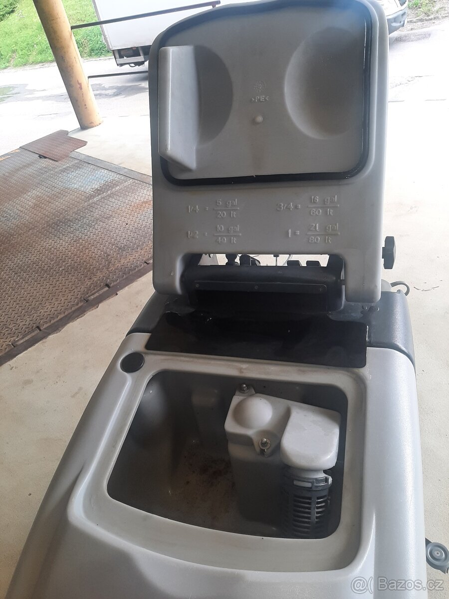 Podlahový mycí stroj Nilfisk BA 650 s vlast.pojezdem - 9