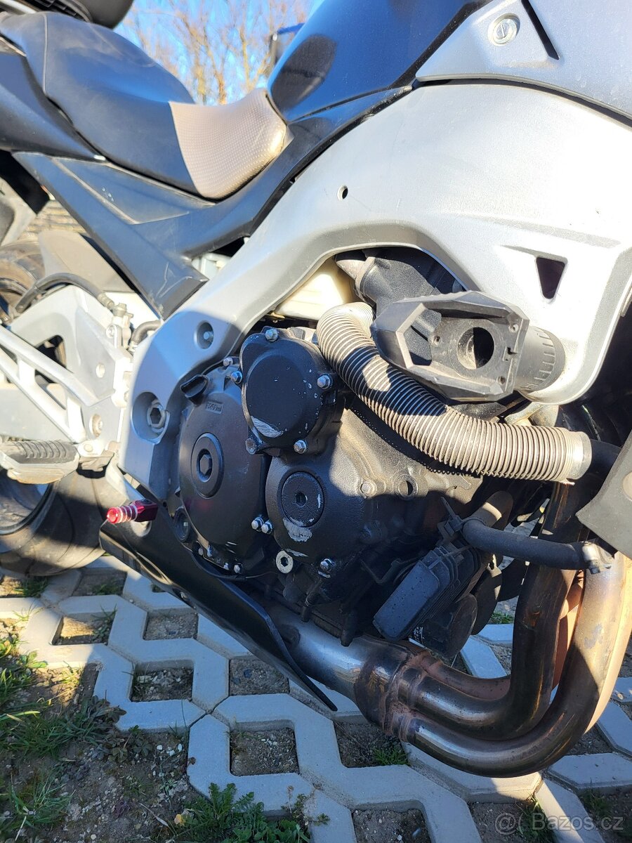 Suzuki GSR - 600 - 9