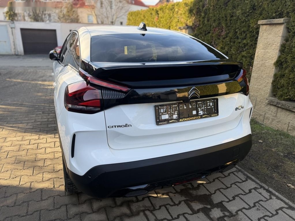 Citroën ë-C4,SHINE-MAX VÝBAVA-PANORAMA- - 9