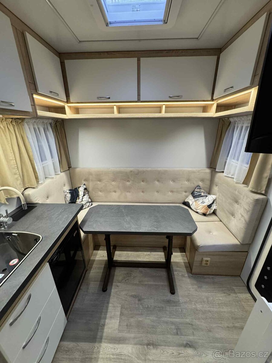 Obytný automobil Iveco - 9