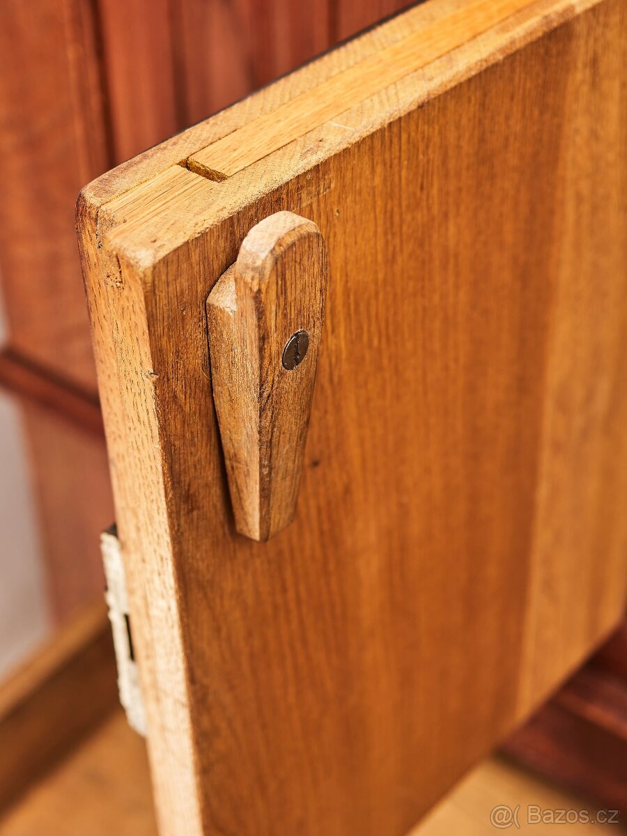 Neogotická dubová komoda z masivního dubu - 9