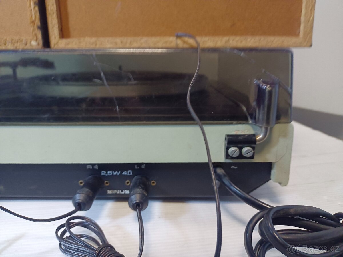 TESLA NZC 041 DE LUXE, gramo se zesilovačem - 9