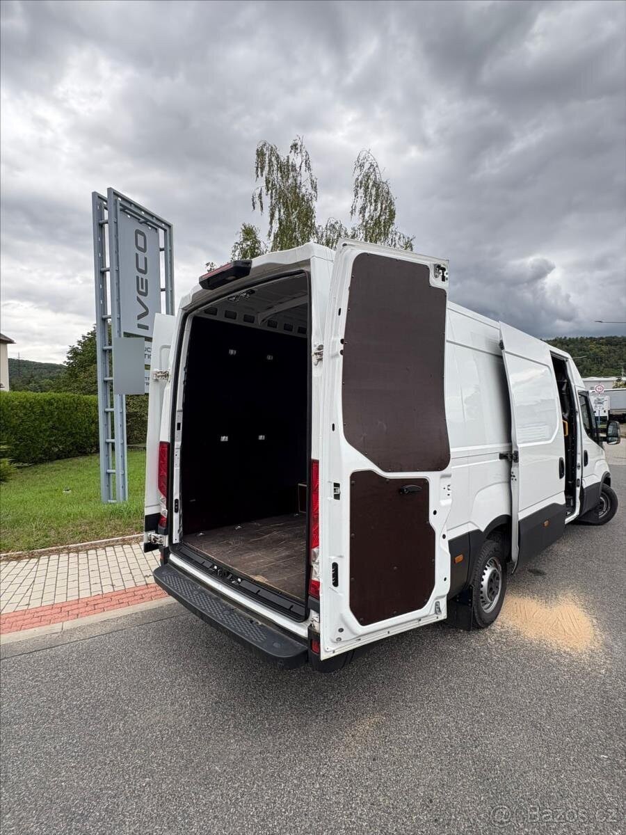 Iveco Daily 3,0 35S18HA8V 16cm3 (2022) - 9