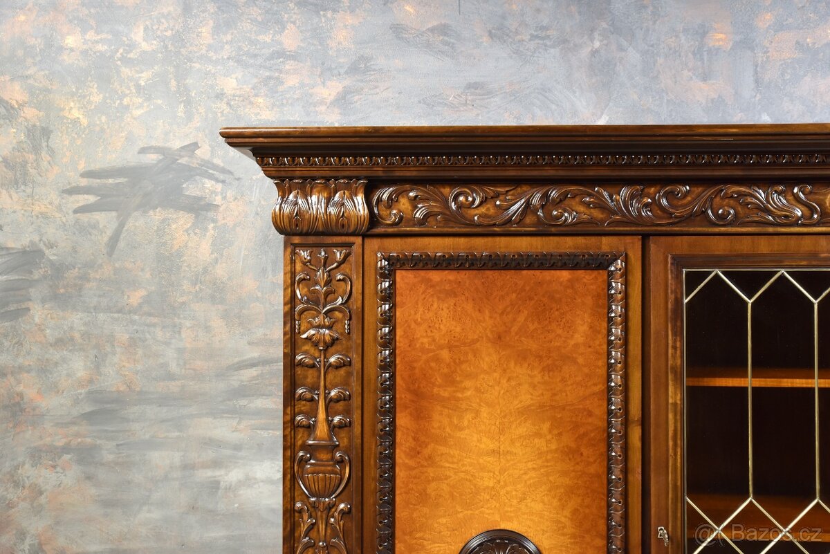 Klasická knihovna z masivního dubového dřeva VITRINA - 9