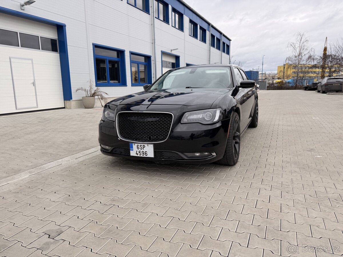 2015 Chrysler 300C V6 RWD Limited - 9