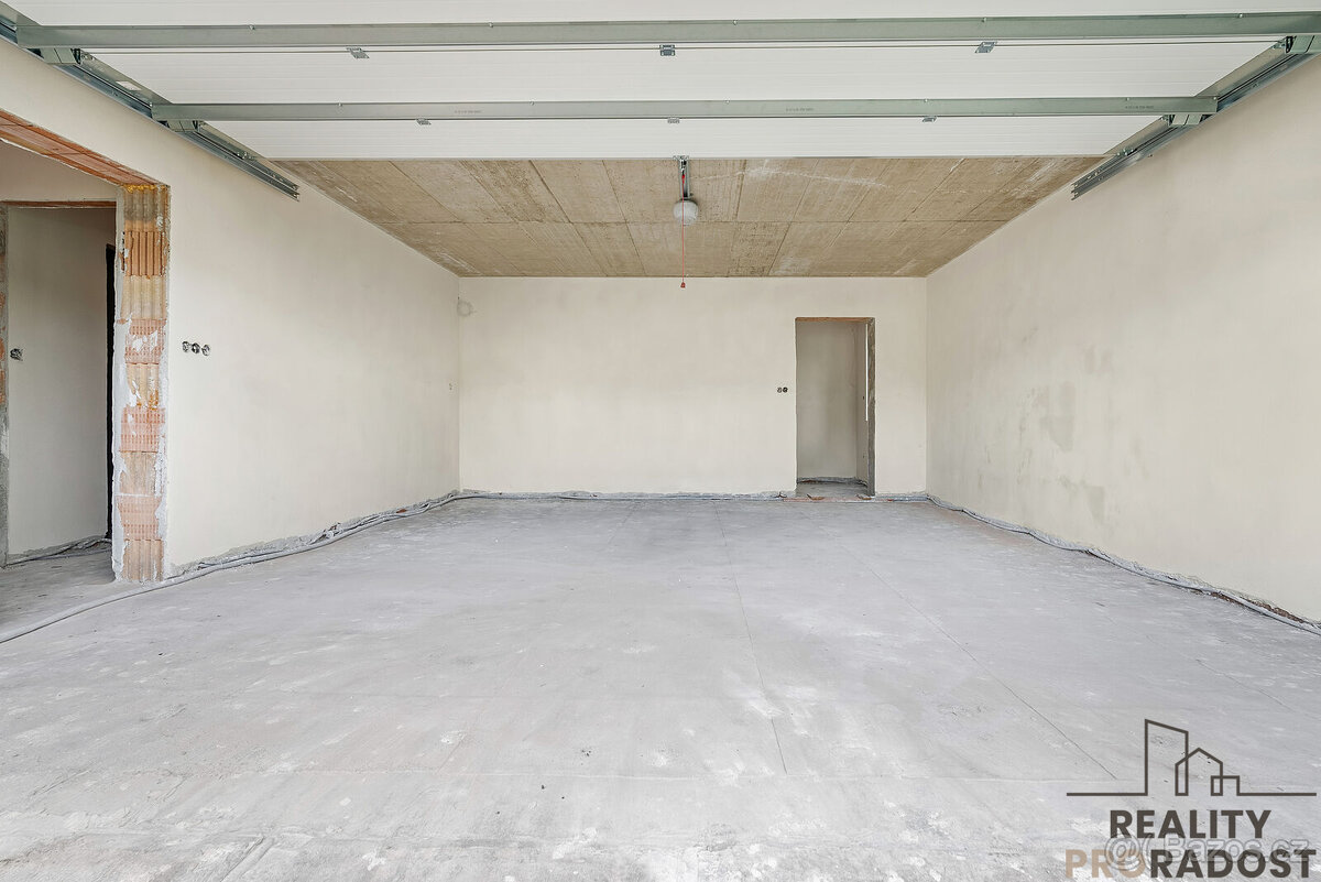 Prodej rodinného domu 4+kk, s garáží, pozemkem 608 m2, Medlo - 9