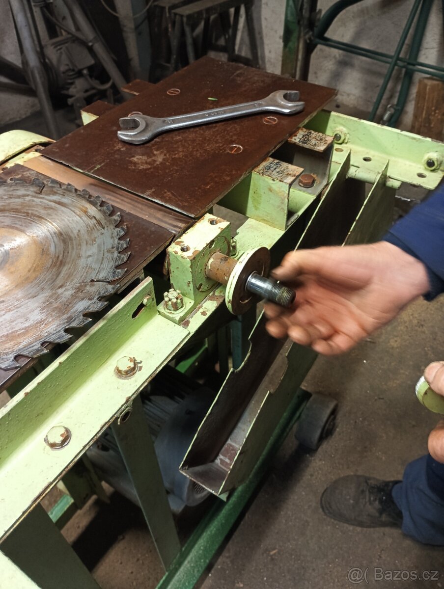 TRUHLÁŘSKÝ UNIVERZÁNÍ STROJ - 9