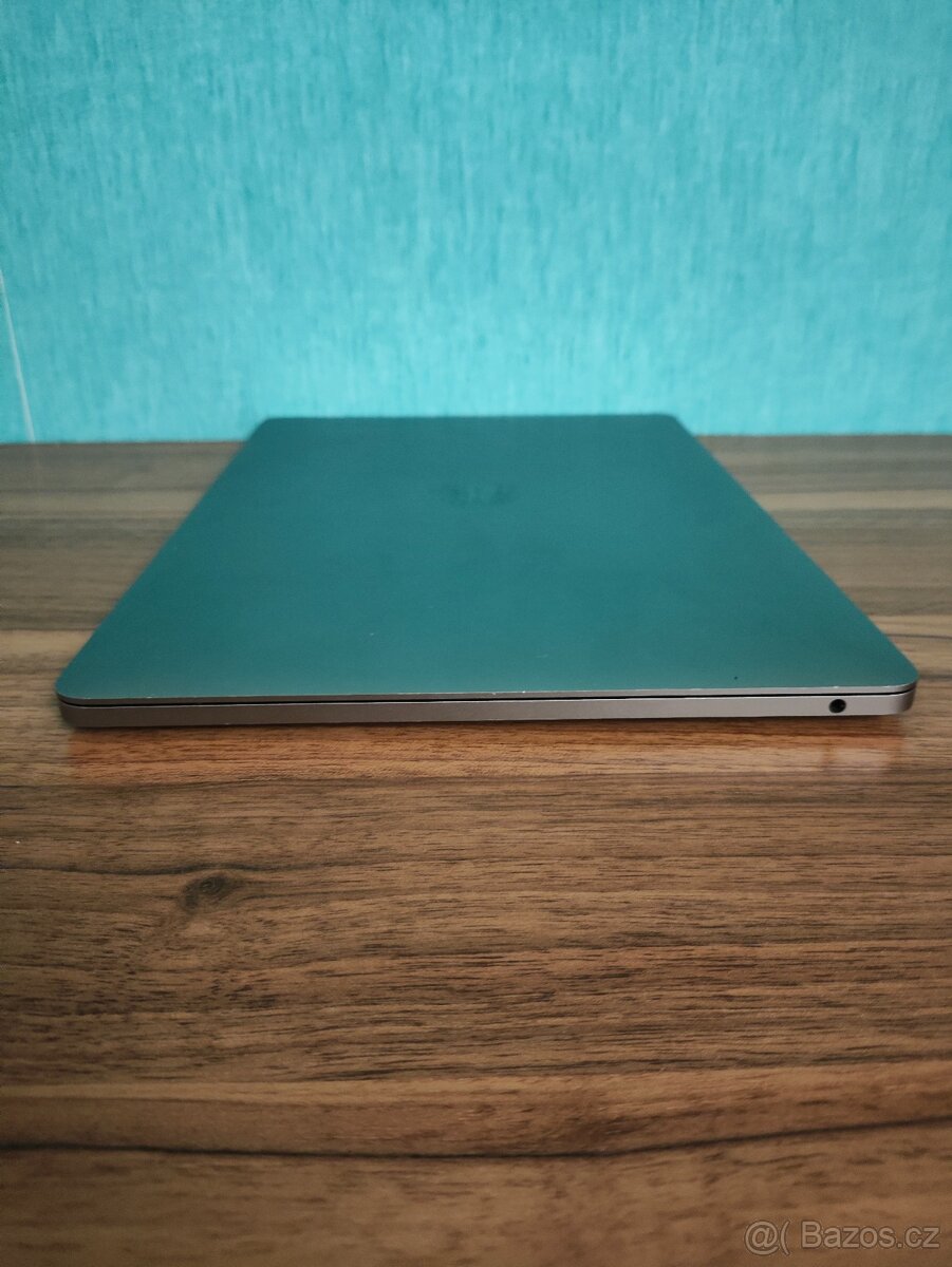 MacBook Pro 2017 | i5 • 8GB • 128GB SSD - 9