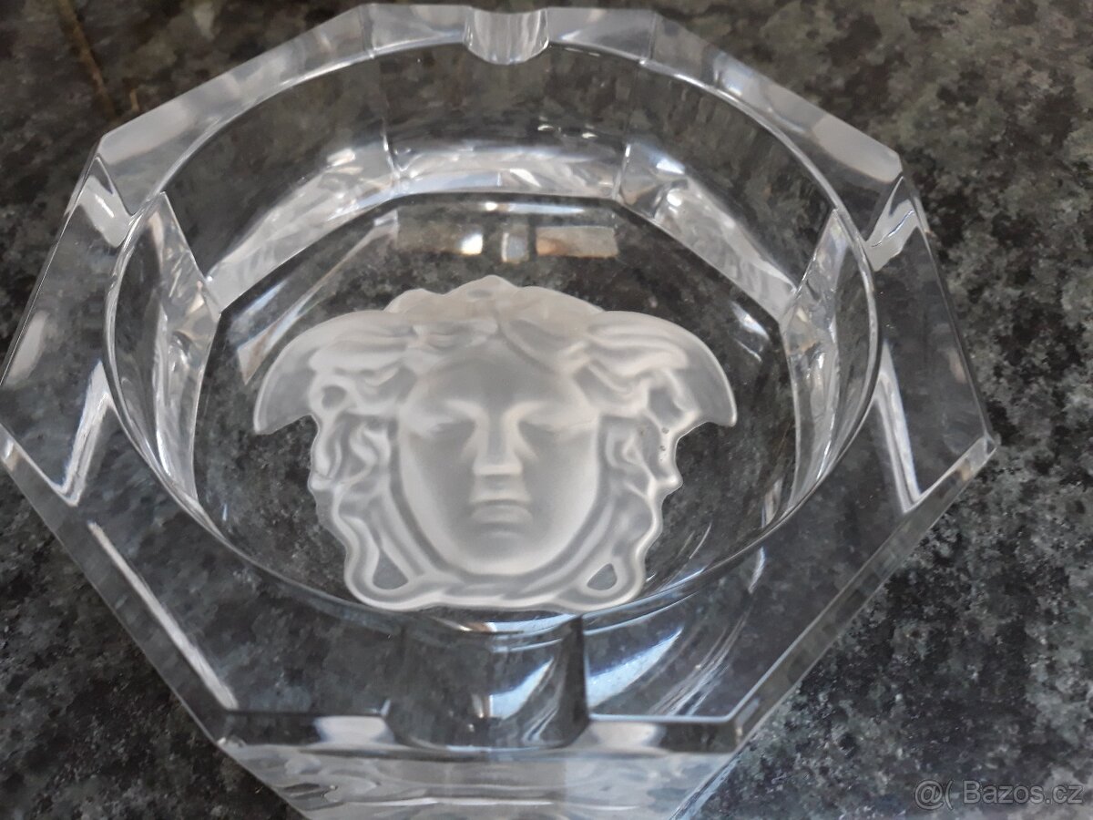 Skleněné mísy, vázy, tácy, cukřenka, konvička, popelníky, - 9