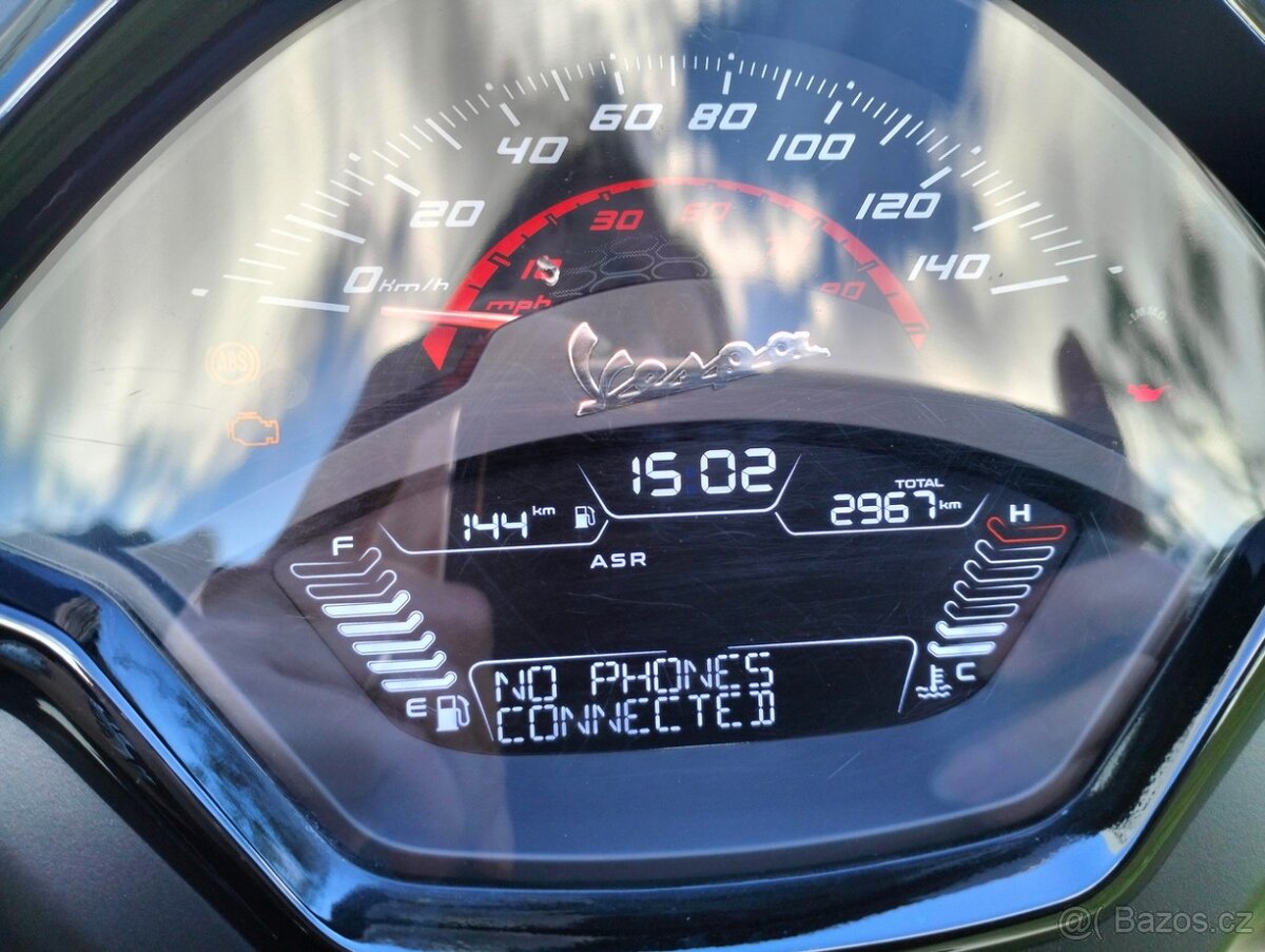 Vespa GTS Super 300 Sport - 9