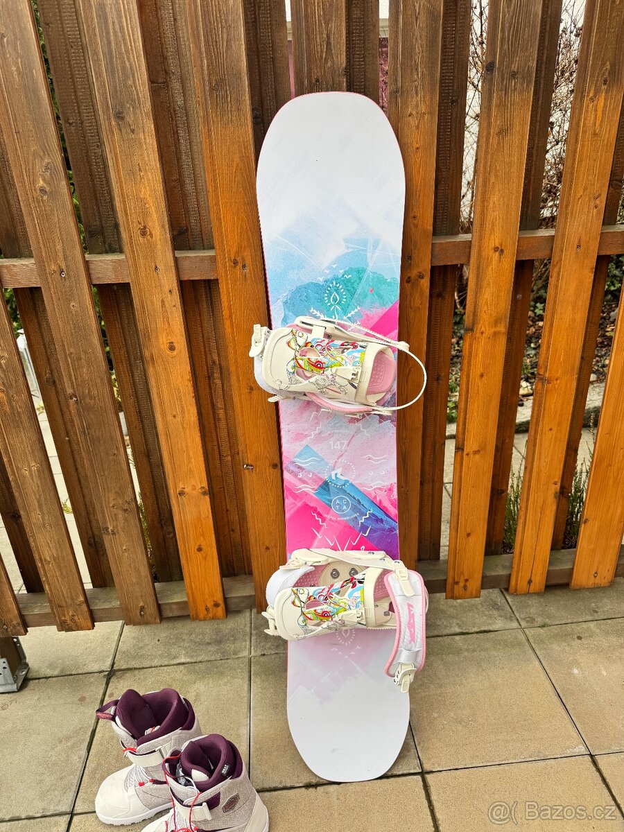 Nový snowboard s vázáním a botami - 9