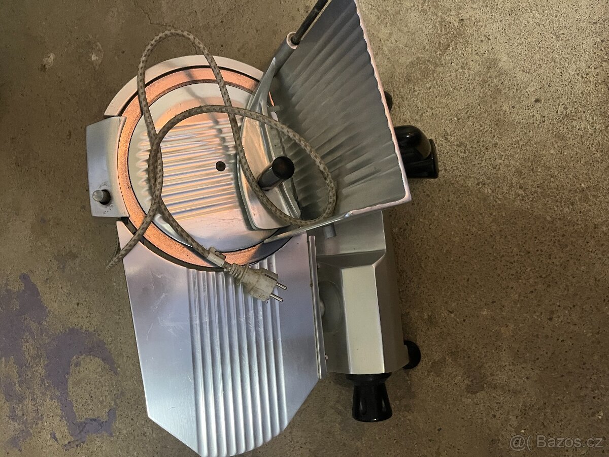 Prodej vybavení z obchodu - 9