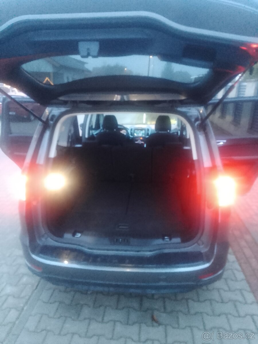 Ford Galaxy /2.0 TDCI 110Kw Titanium , aut. Motor 20.000 km - 9