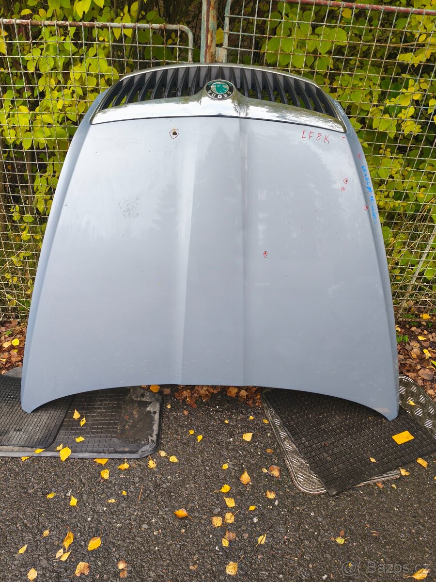 Skoda Octavia 2 facelift - přední kapota - 9