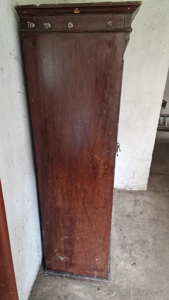 Starožitná skříň - 9