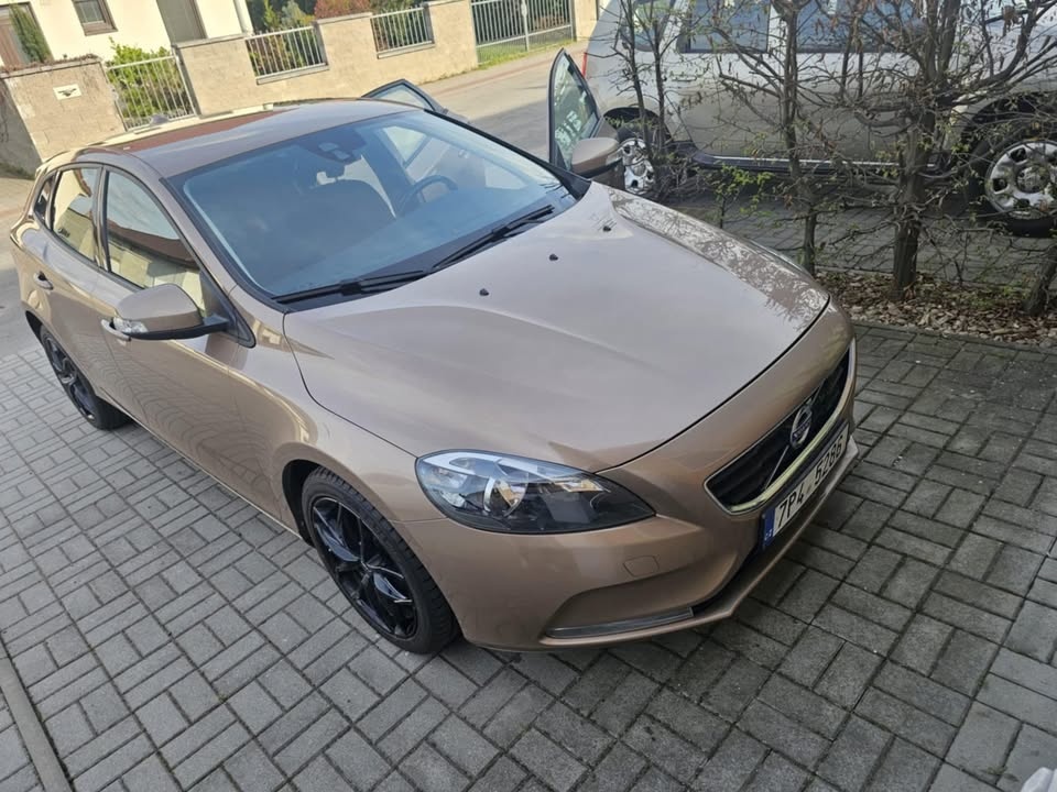 VOLVO V40 - 9