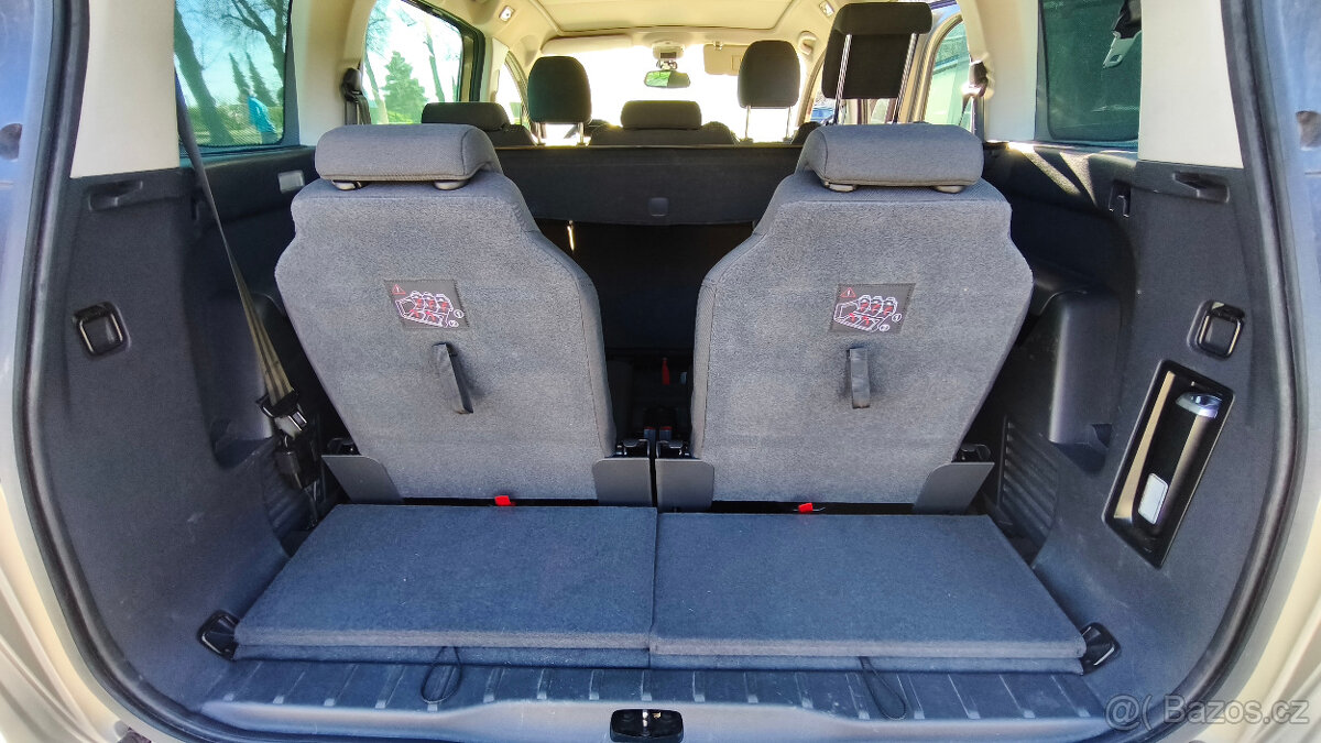 Peugeot 5008 Allure , objem 1,6 HDI - 9