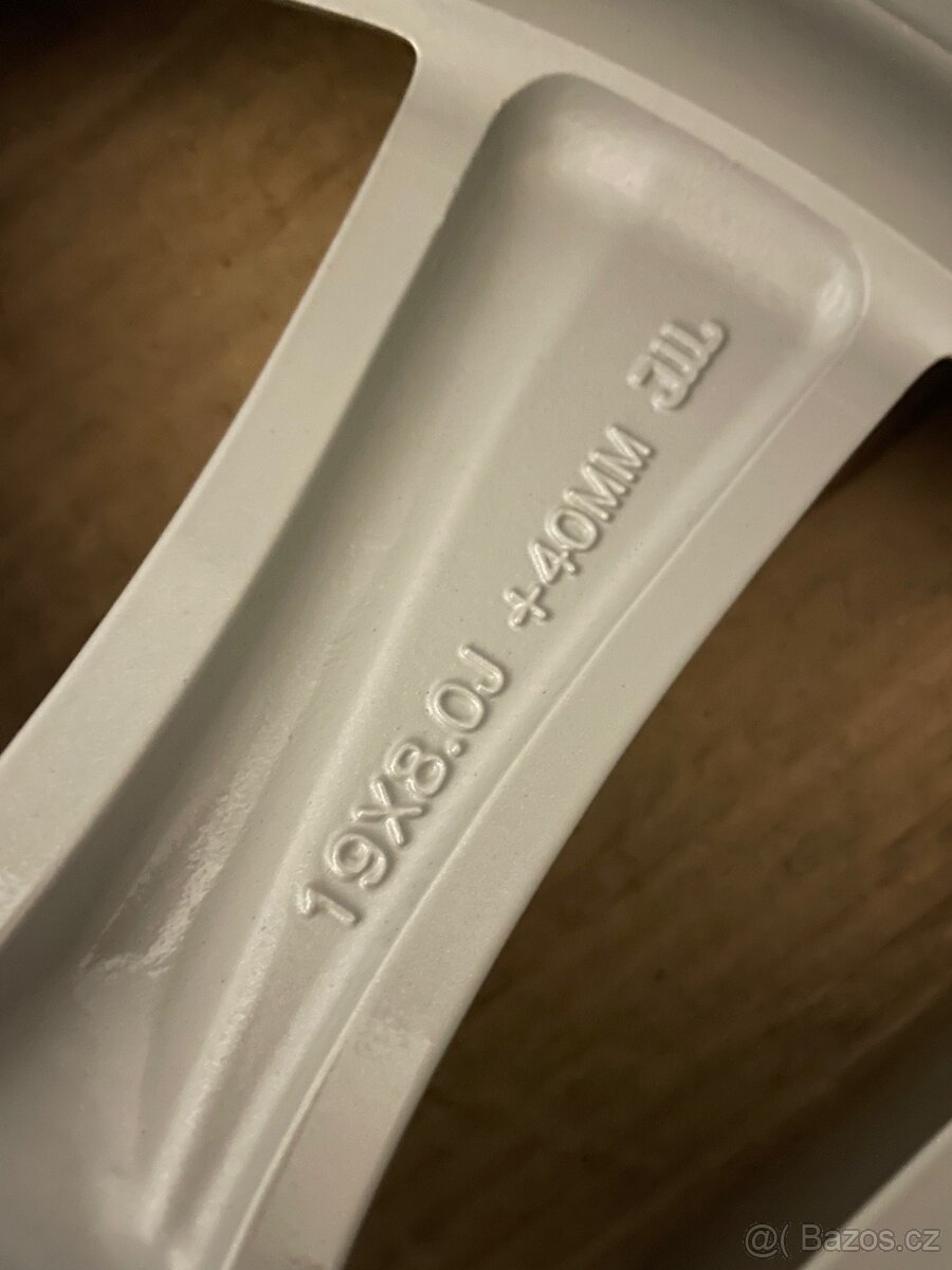 Original zimni Tesla Model S r19 + 245/45/19 100% - 9