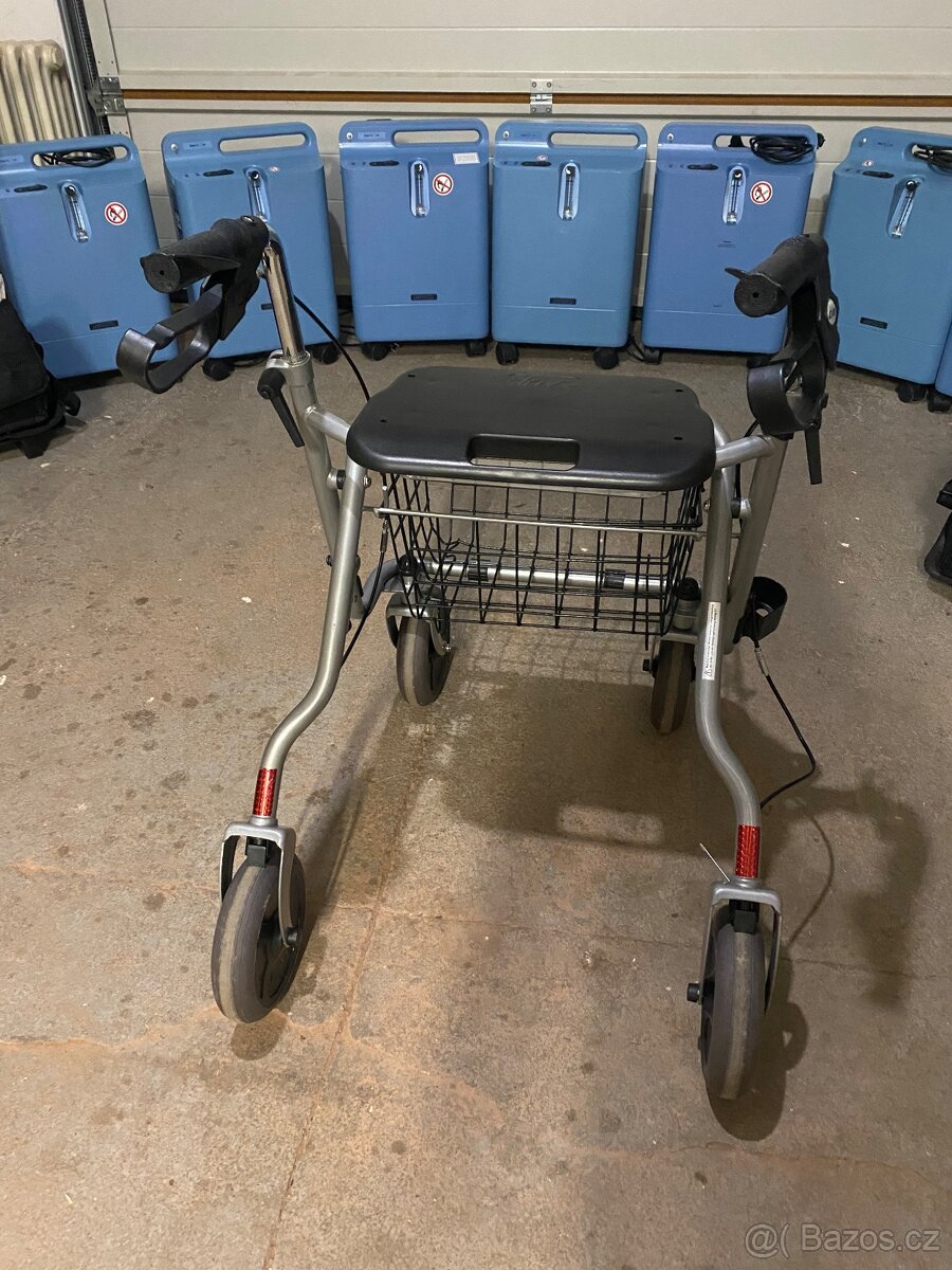 Půjčujeme kompenzační pomůcky - 9