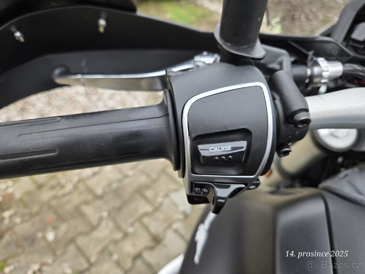 Moto Guzzi V85TT - 9